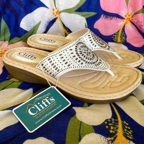 Brand New Cliffs Cienna Cushioned Footbed Low Wedge Thong Sandals Stone Design - Picture 7 of 13